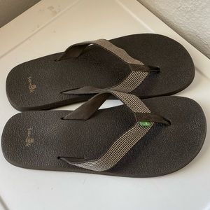 Ladies Sanuk flip flops. Size 8.